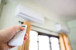 Klimatyzatory z funkcją grzania – oszczędne ogrzewanie