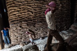 Indie walczą z kryzysem żywnościowym i wstrzymują eksport ryżu. Kto może na tym zyskać?