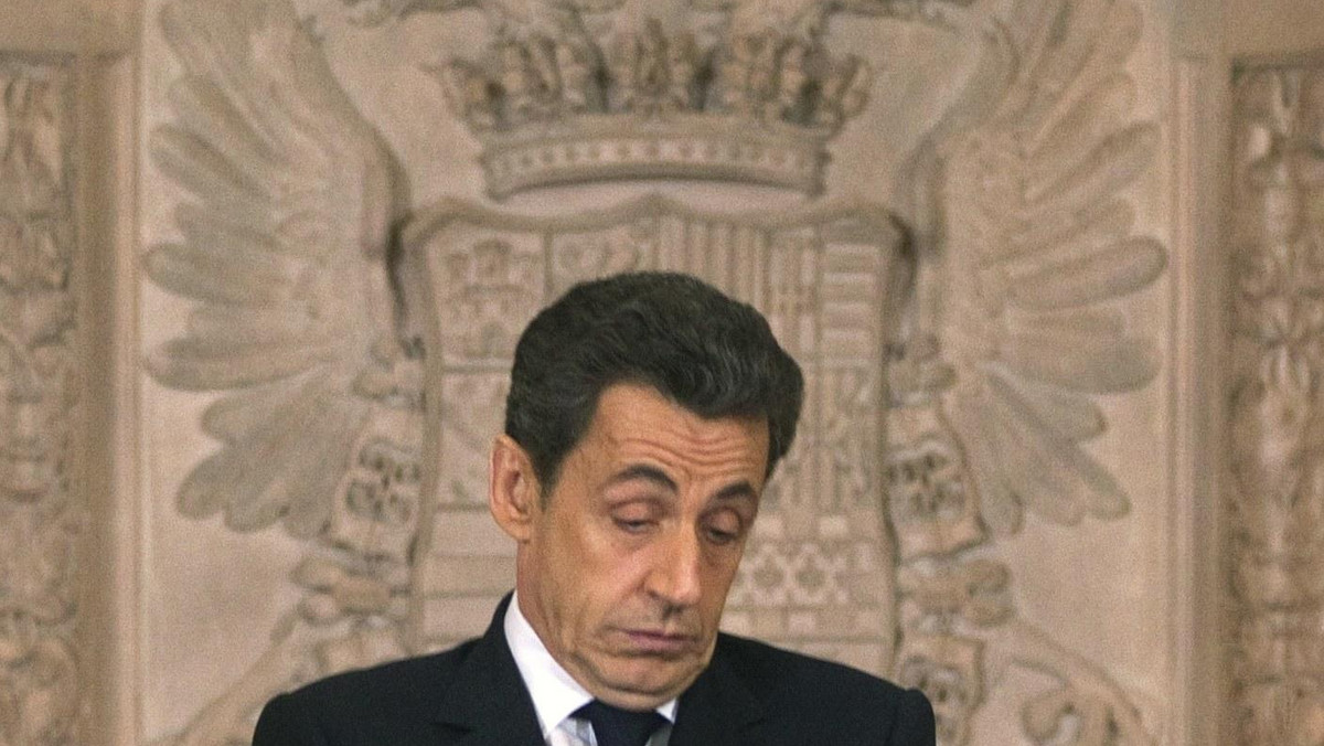 Prezydent Francji Nicolas Sarkozy oświadczył dzisiaj, że należy zachować "zimną krew" wobec decyzji agencji ratingowej S&amp;P w sprawie obniżki ratingu m.in. Francji. Sarkozy wypowiadał się na wspólnej konferencji z premierem Hiszpanii Mariano Rajoyem.