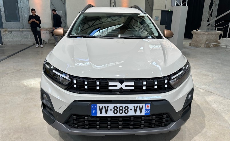 Nowa Dacia Jogger Hybrid 155