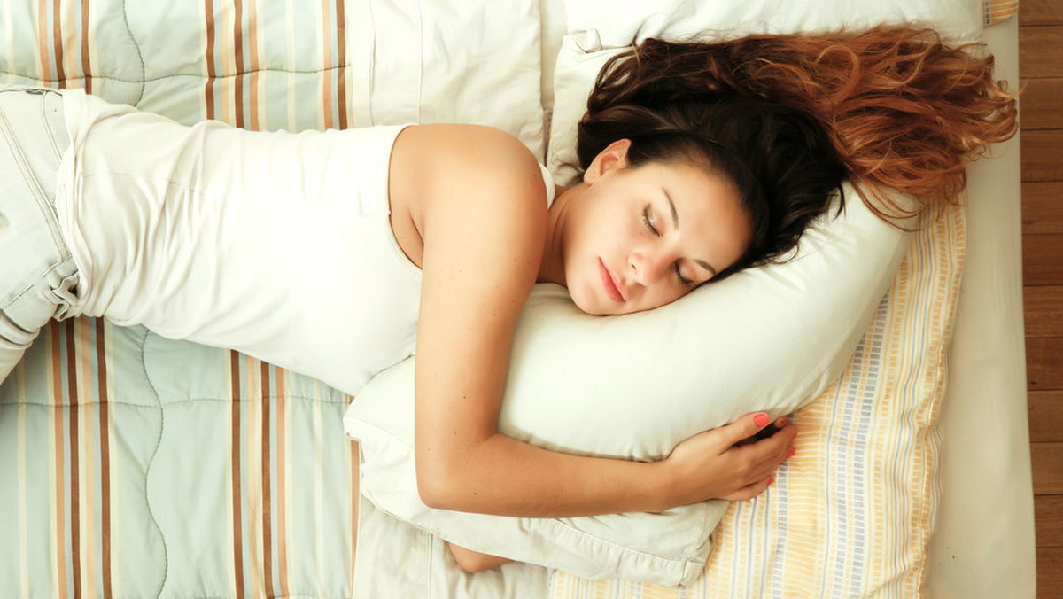 Nie możesz usnąć? A może budzisz się niewypoczęta? Powinnaś pamiętać o kilku czynnościach, które należy wykonać przed snem, żeby poprawić jego efektywność.