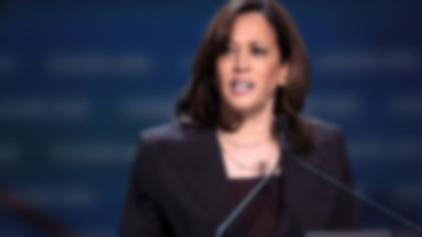 Kamala Harris zawsze zakłada perły. Dziś solidarnie zrobiły to kobiety na całym świecie