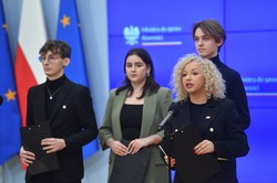 Kotula przeprasza za Czarnka i Nowak. Obiecuje wsparcie dla młodzieży LGBTQ+