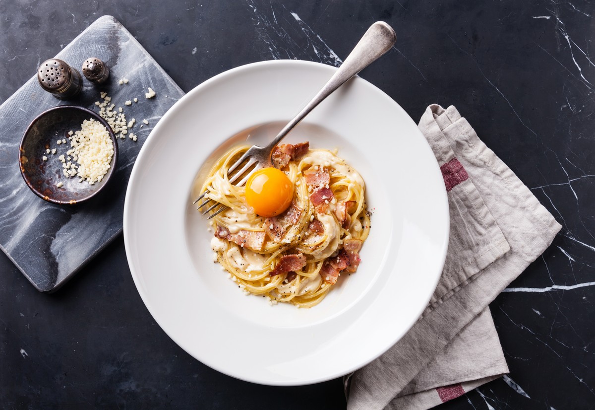 Carbonara ze szparagami to wiosenny hit. Smaczny i prosty do wykonania