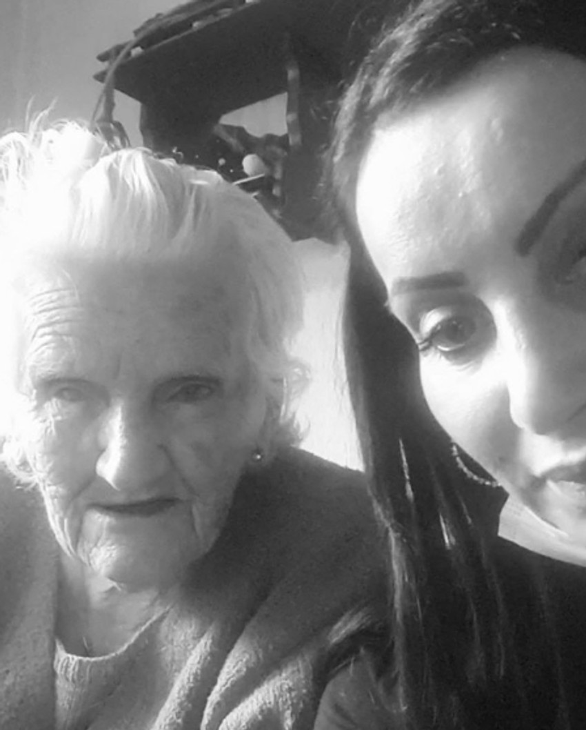 Jelena Vučković sa bakom