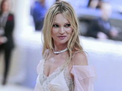 "Brakuje jej tego czegoś, co miała matka". Internauci komentują nowe ZDJĘCIA Kate Moss i jej córki