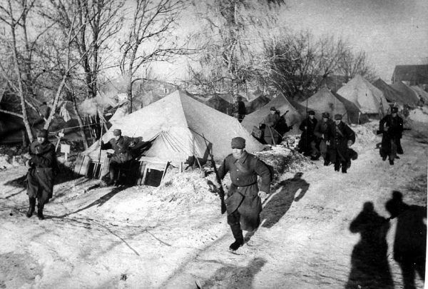 Spartańskie warunki obozu polskich żołnierzy w Tockoje zimą 1941 roku