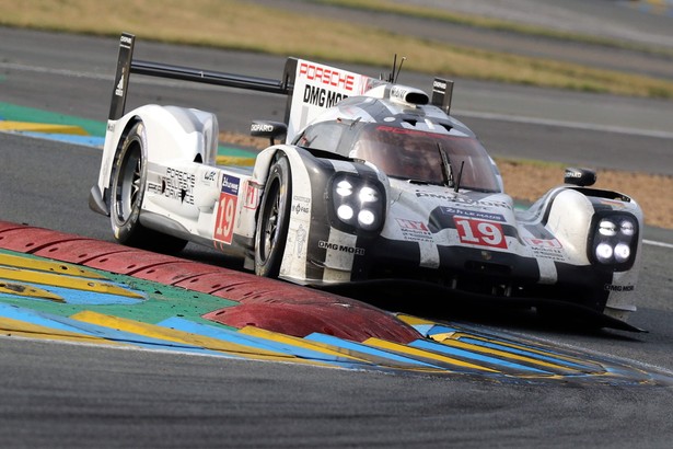 Le Mans: Zespół Giermaziaka na 36. miejscu. Zwycięstwo Porsche