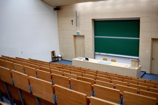 Pracodawca prześwietli dyplom pracownika, lecz nie za darmo