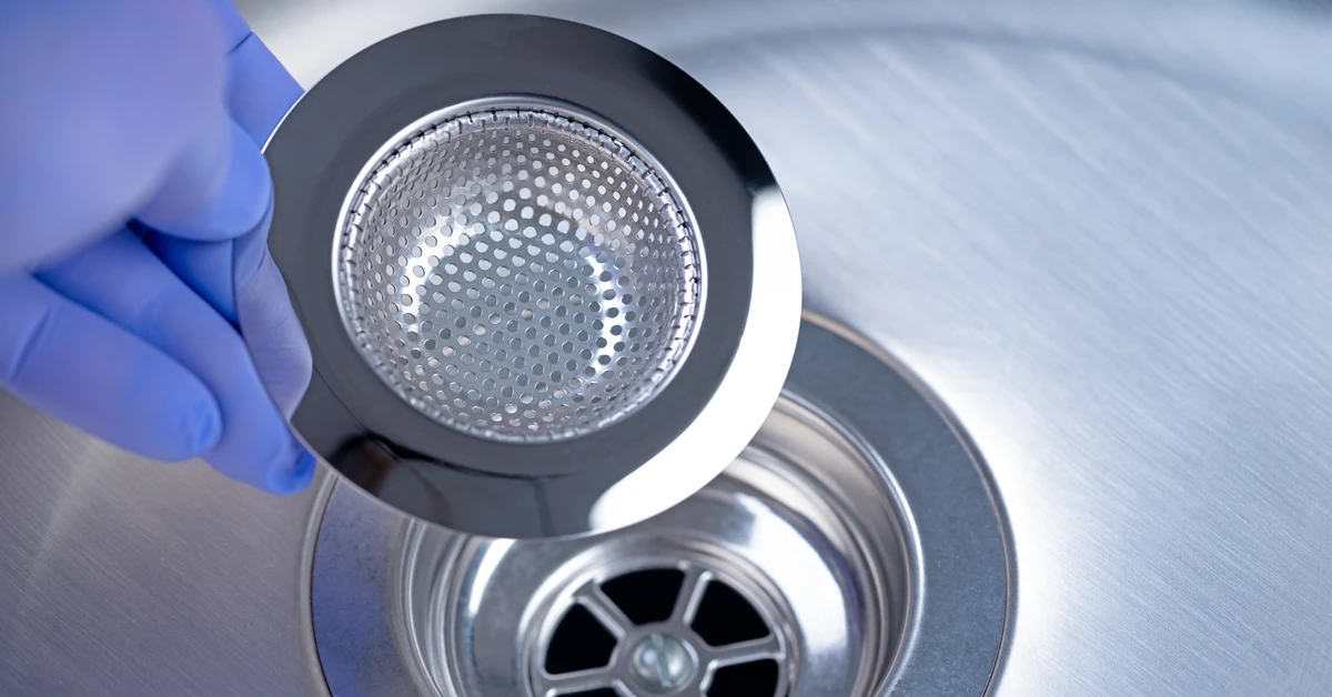 Wsyp do odpływu i zalej wrzątkiem. Brzydki zapach ze zlewu zniknie raz dwa