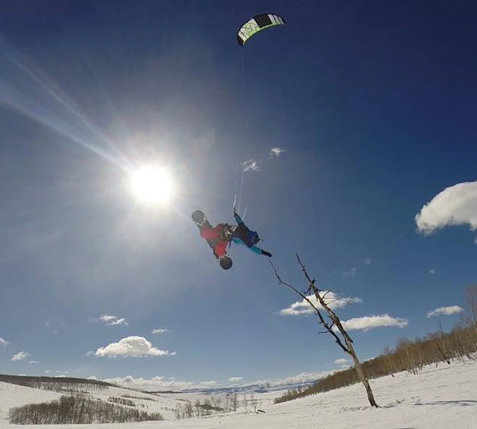 Snoukajting predstavlja kombinaciju više zimskih ekstremnih sportova