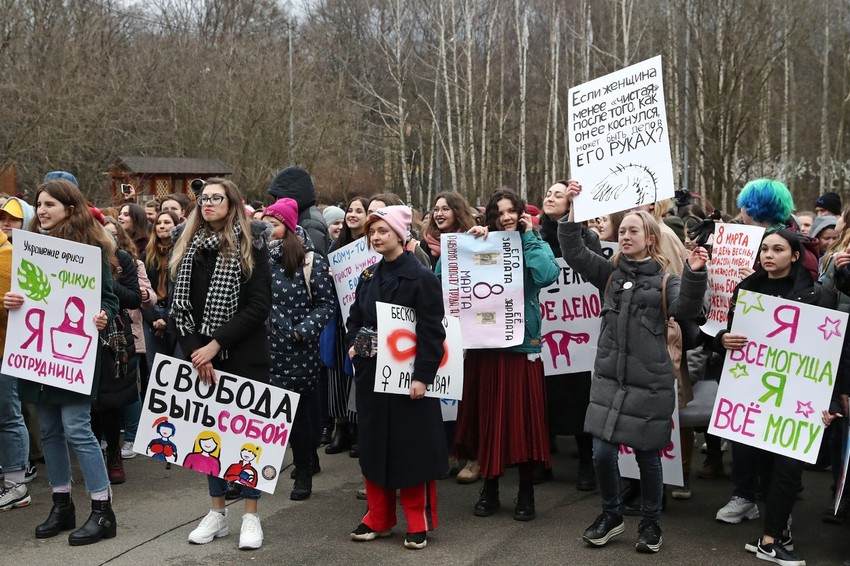 Protesti podrške sestrama koje su ubile oca zlostavljača