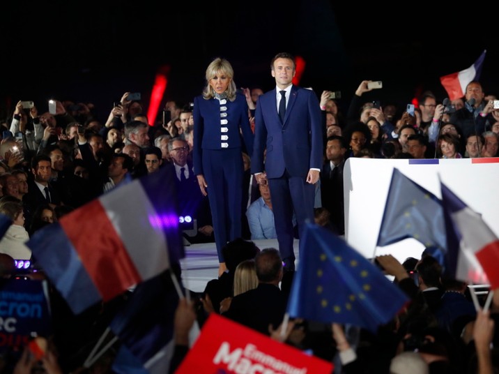 Brigitte i Emmanuel Macronowie na wieczornej celebracji wygranej Emmanuela Macrona w II turze wyborów prezydenckich.