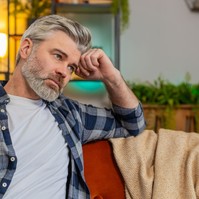 Diszkrét segítség férfiaknak – így enyhíthetők a prosztatapanaszok (x)