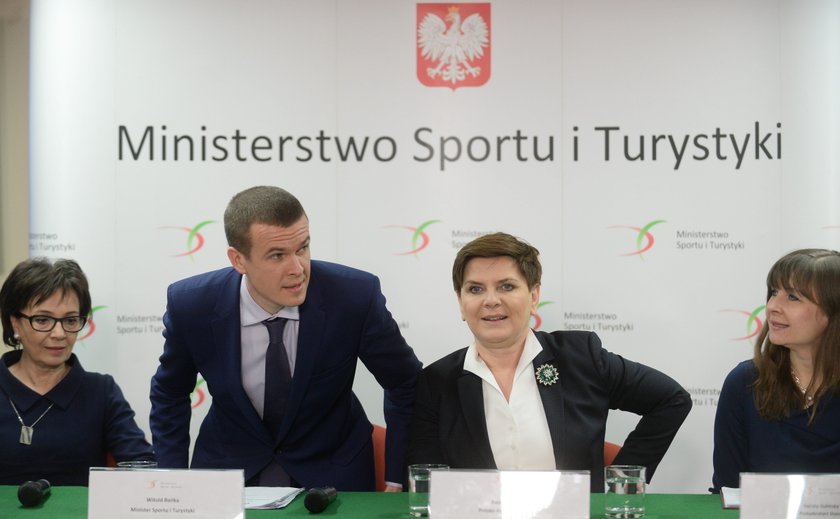 Dorota Dulińska z Beatą Szydło, Elżbietą Witek i Witoldem Bańką