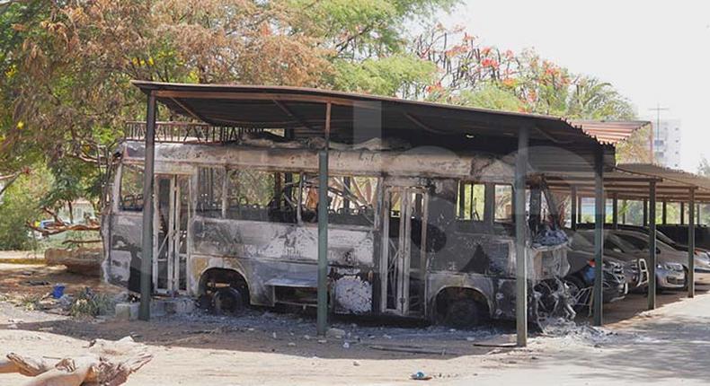 L'épave d'un bus incendié par des manifestants à l'universités Cheikh Anta Diop de Dakar lors des émeutes du mois de Juin 2023.