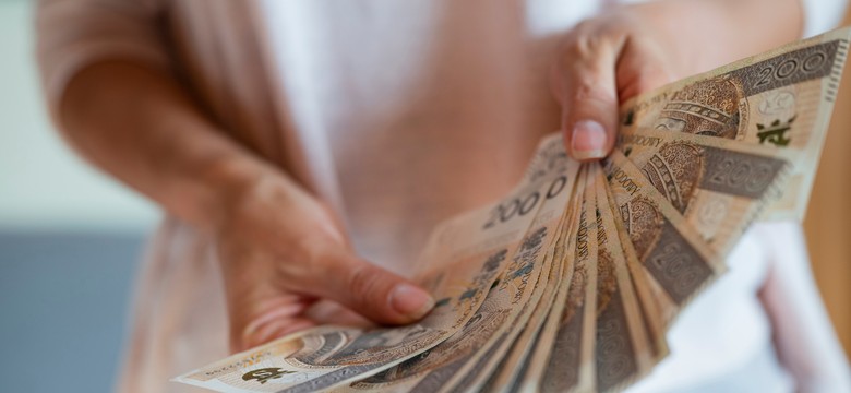 Specjalny dodatek dla nauczycieli i urzędników. Ale nie tylko. Tobie też się należy?