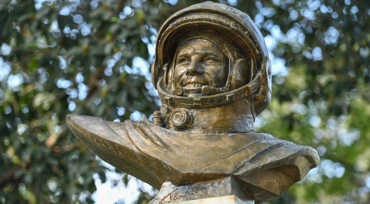 Az első űrutazóra, a szovjet Jurij Gagarinra emlékező mellszobor Ciprus fővárosában