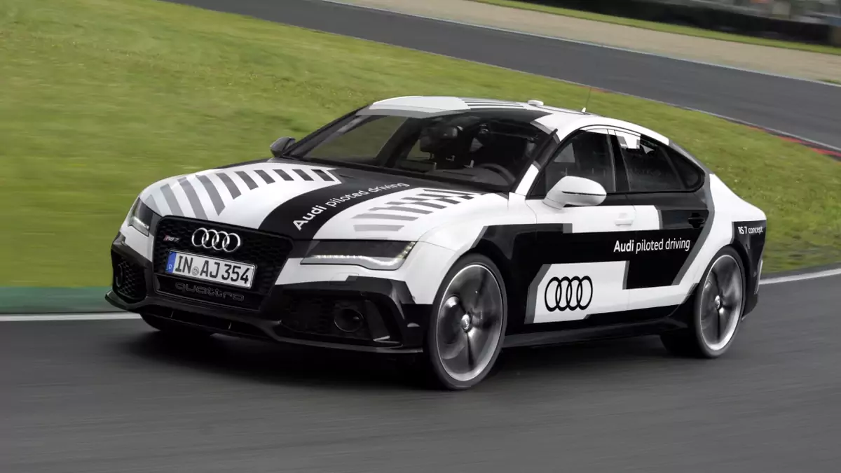 Samochód który sam jeździ - Audi RS 7 piloted driving concept na torze wyścigowym