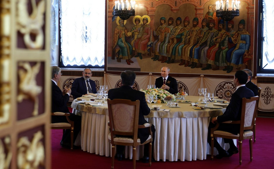 Na zdjęciu z obiadu na Kremlu widać wszystkich oprócz Łukaszenki