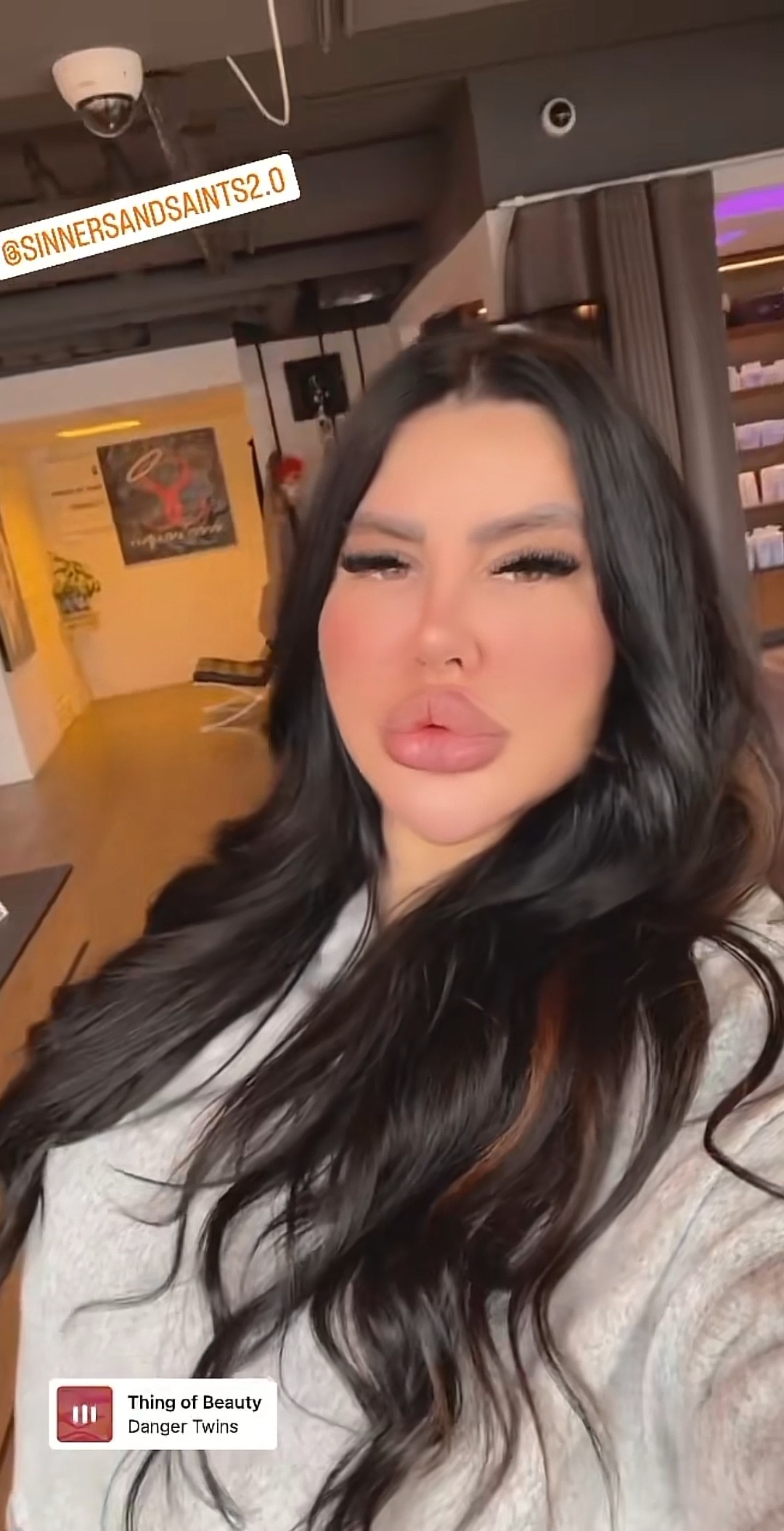 Natasha na TikToku predvádza svoje krivky.