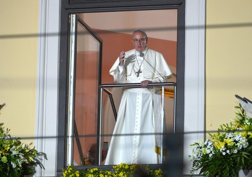 Papież Franciszek przywitał pielgrzymów w oknie