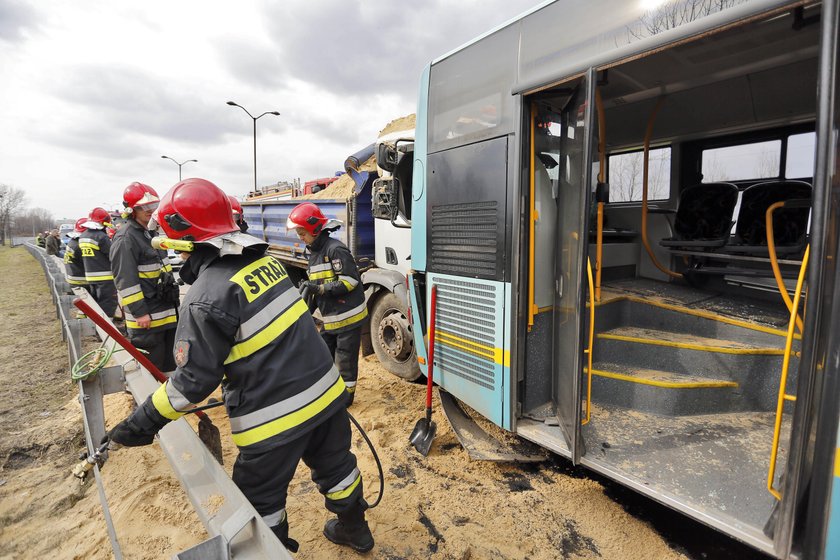 Wypadek autobusu w Katowicach. 9 osób rannych