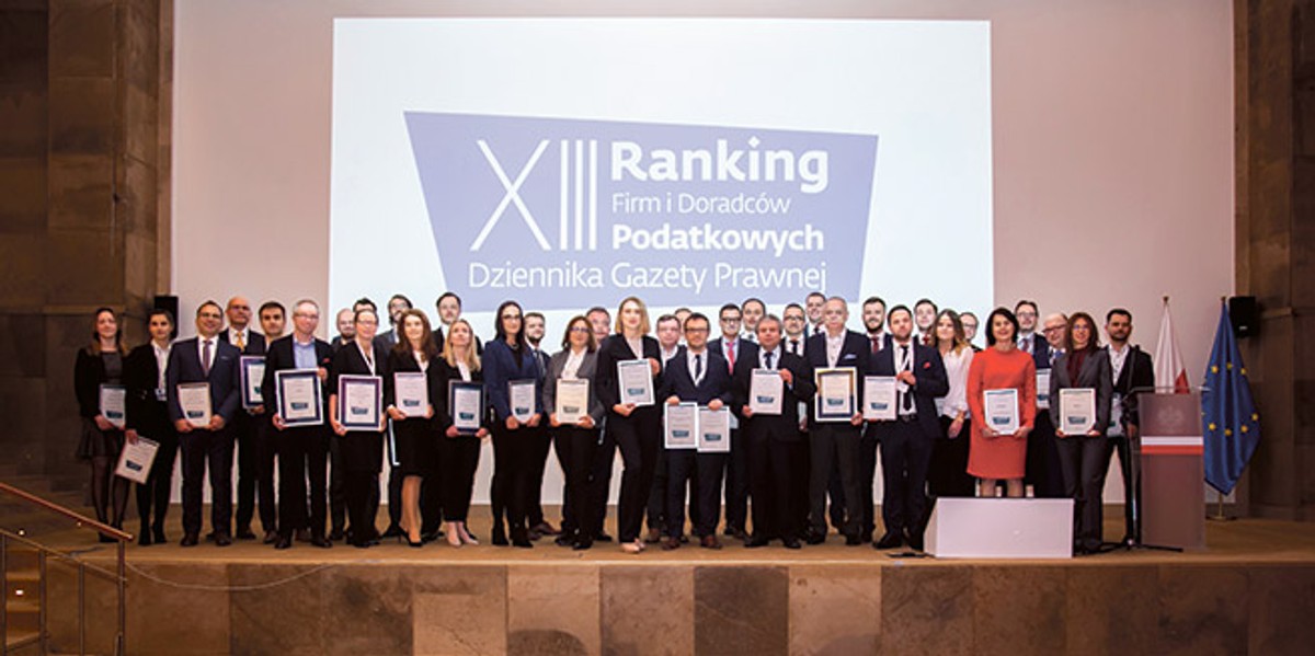 Słowo „rewolucja” bywa nadużywane, ale tu wydaje się adekwatne. W jej ramach przenikają się wzajemnie (i napędzają) zmiany przepisów ze zmianami technologicznymi.