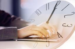 Czas pracy w 2025 roku. 2000 godzin w 250 dni