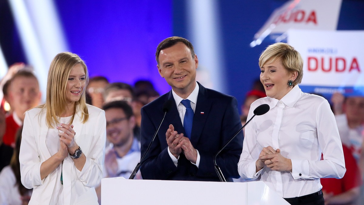 Finałową konwencję Andrzeja Dudy PiS konsekwentnie zorganizowało w amerykańskim stylu. Nie zadbano tylko o klimatyzację, co okazało się kłopotem także dla kandydata na prezydenta.