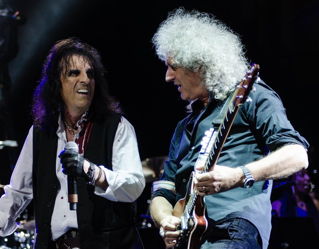 Alice Cooper i Brian May podczas koncertu The Sunflower Jam w Royal Albert Hall – październik 2012