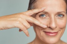 Dym papierosowy przyspiesza starzenie się oka