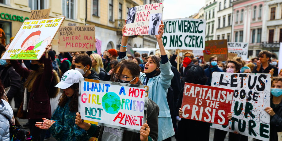 Młodzieżowy strajk klimatyczny na ulicach Krakowa, wrzesień 2021.