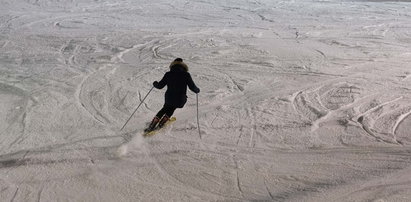 Groźny wypadek na stoku narciarskim. 15-latka zjeżdżając z impetem uderzyła w budynek