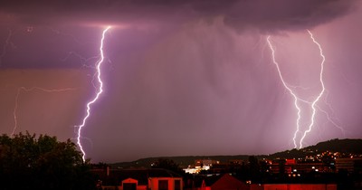 Are you sure the lightning really doesn't hit twice the same? Here's the truth