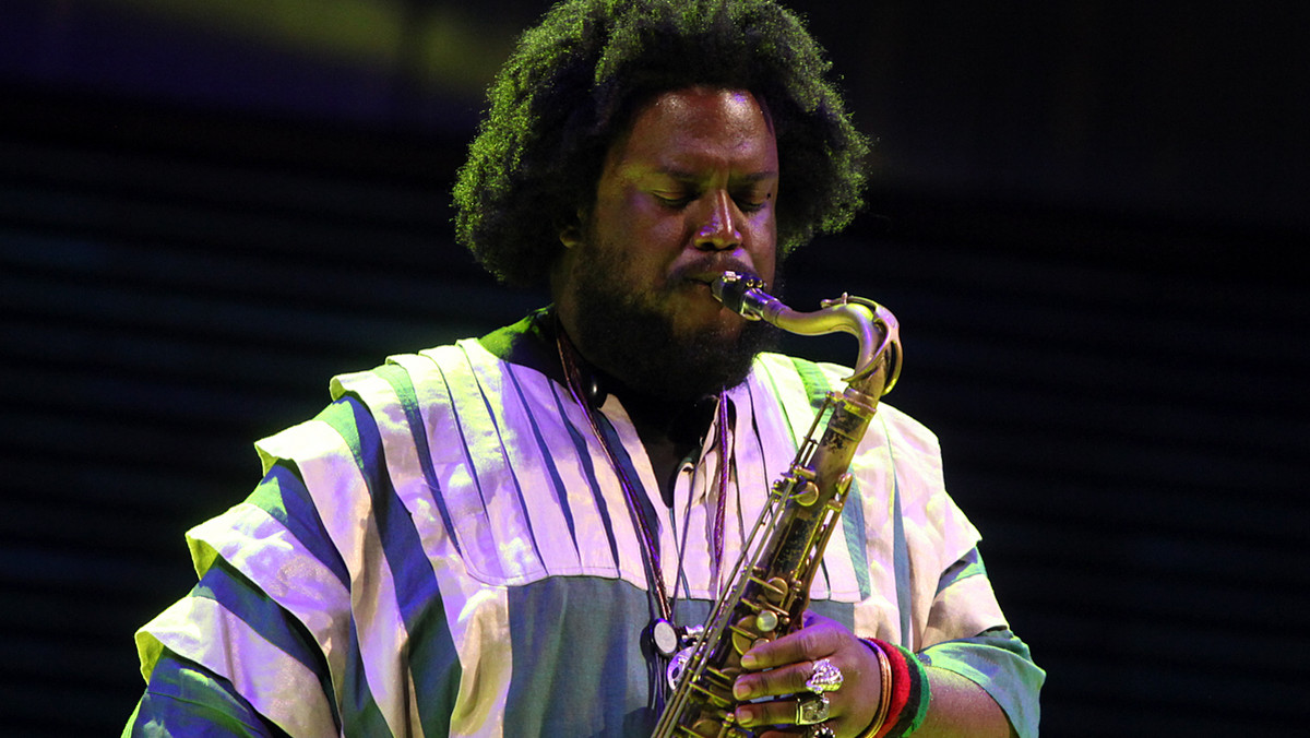 Kamasi Washington wystąpi w Polsce. Jazzman zagra 22 maja w krakowskim klubie Studio i 24 maja w warszawskiej Stodole. Wciąż można kupić ostatnie bilety.