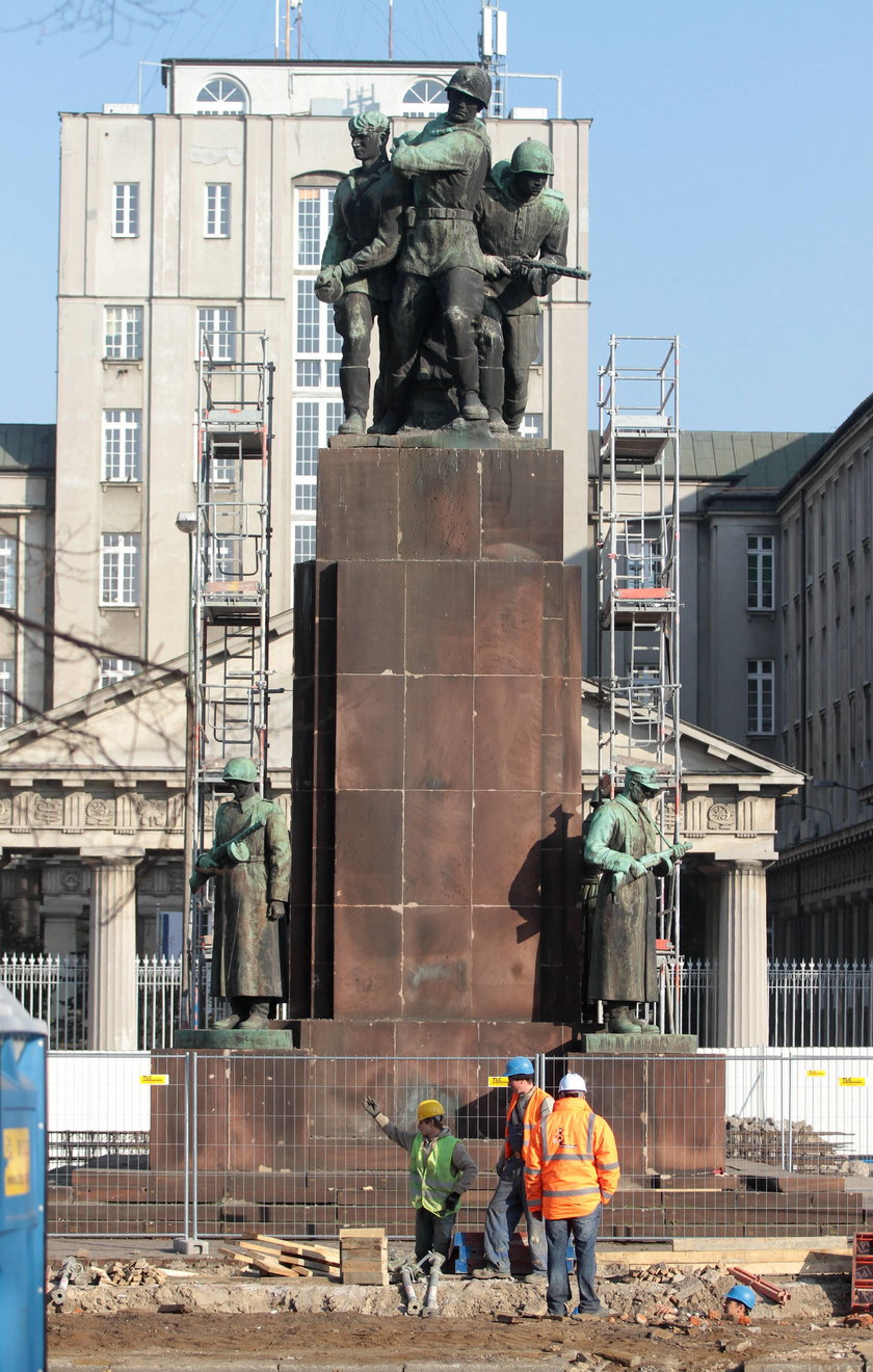 Zamieszanie z pomnikiem „Czterech Śpiących”