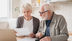 Około 2 mln seniorów z dwiema podwyżkami w 2025 roku. Jednak będą musieli dokonać wyboru