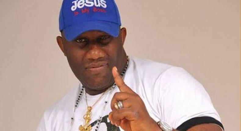 One of Nollywood's great Ernest Asuzu might not be in the best of times as he was recently spotted begging for financial assistance publicly.