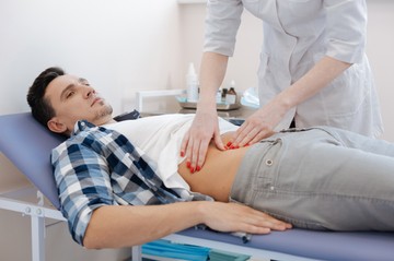 Vastagbélrák: ilyen ételek növelhetik férfiaknál a daganat esélyét