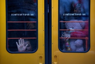 Działania UE dla uchodźców z Ukrainy: Ochrona tymczasowa, dodatkowe prawa i pomoc rzeczowa