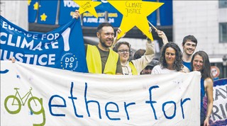 Komisja Europejska płaci mediom, politykom i aktywistom. Za co?