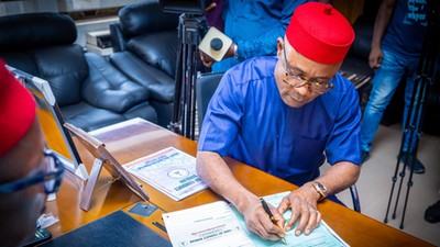 Enugu State governor, Dr Peter Mbah [Twitter/@DanNwomeh]