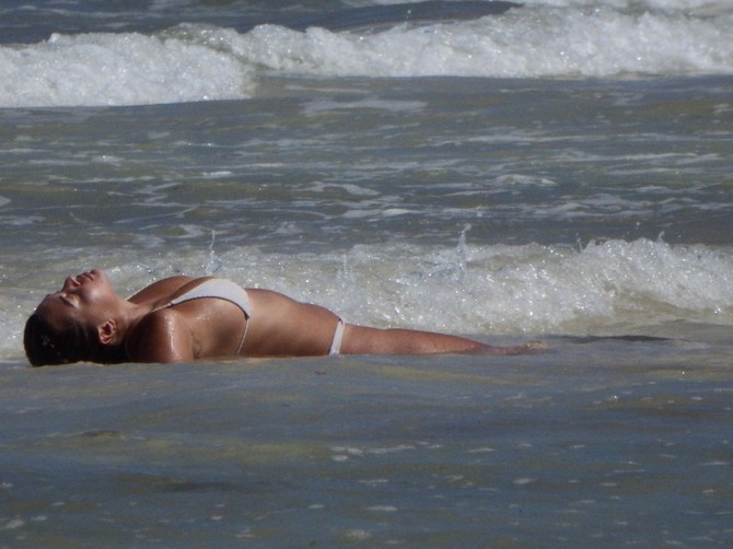 Sofija Jamora na plaži u Meksiku