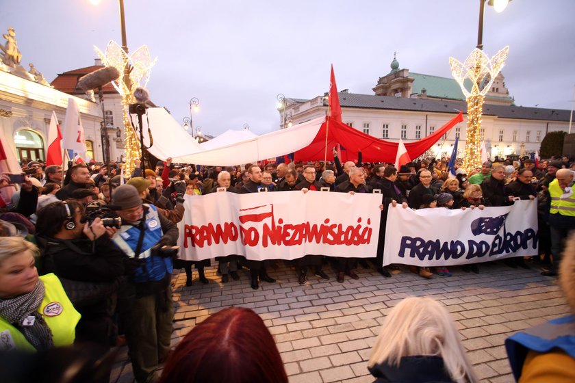 Unia zadaje PiS-owi cios! Tego się nie spodziewano