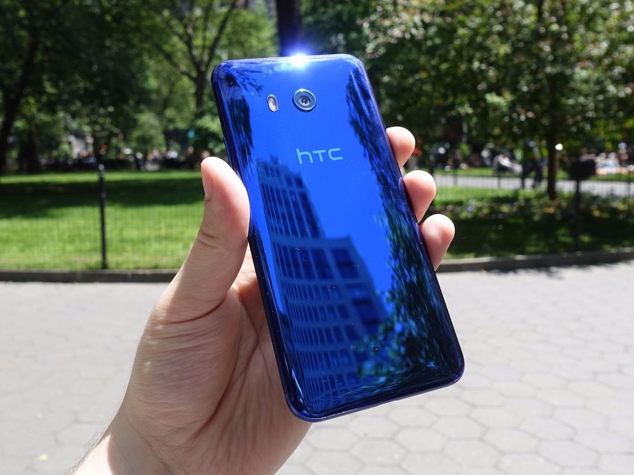 The HTC U11.