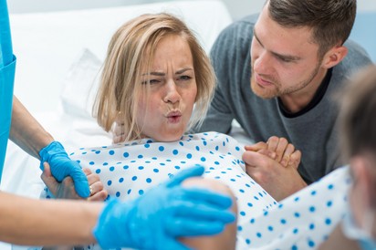 Gátmetszés és oxitocin nélkül szülni? A szülész-nőgyógyász szerint ilyen az ideális születés