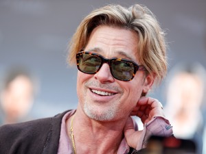 Brad Pitt autóversenyzőnek öltözött, és még semmi nem állt ennyire jól neki
