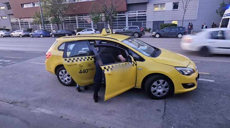 Taxisokat ellenőriztek a rendőrök Budapesten /Fotó: police.hu