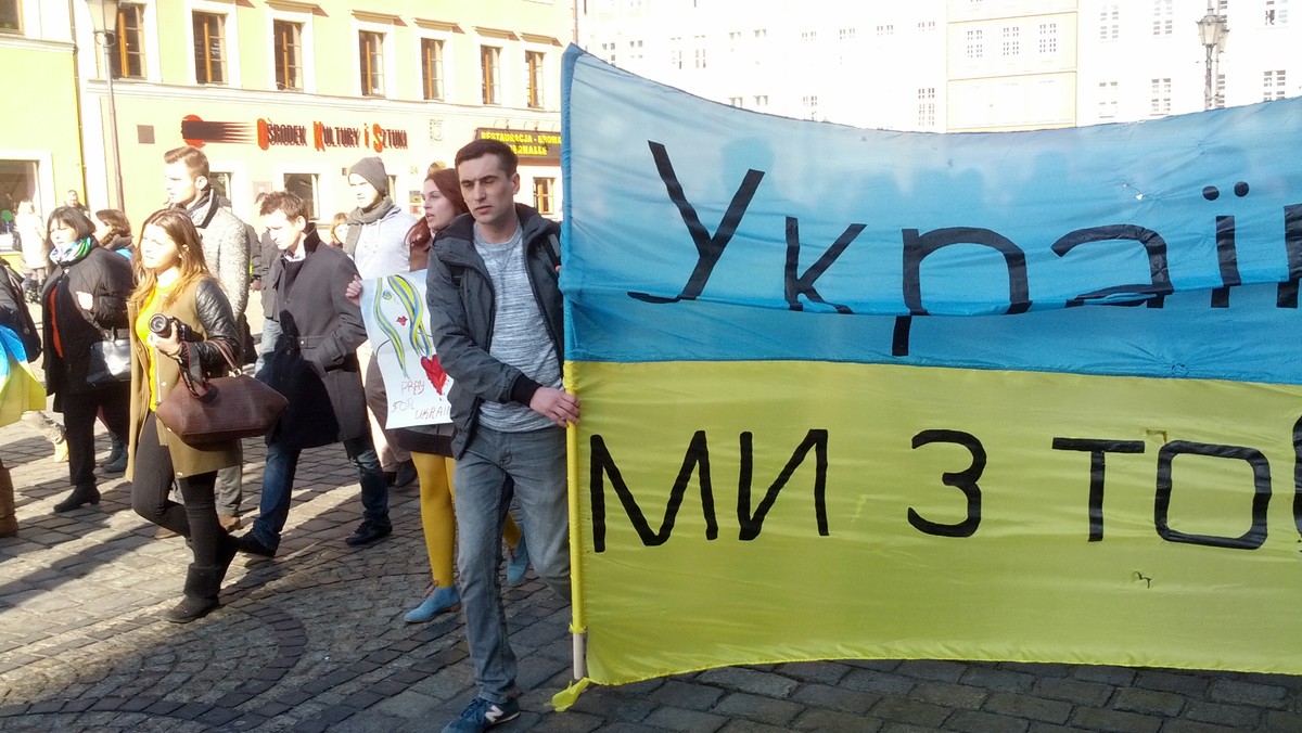 Michał Jaros, wrocławski poseł Platformy Obywatelskiej, w liście skierowanym do rektorów wrocławskich uczelni pisze, by zezwolono na wyjazd ukraińskich studentów, którzy chcą wrócić do ojczyzny i zaciągnąć się do wojska – i to bez konieczności porzucania nauki.